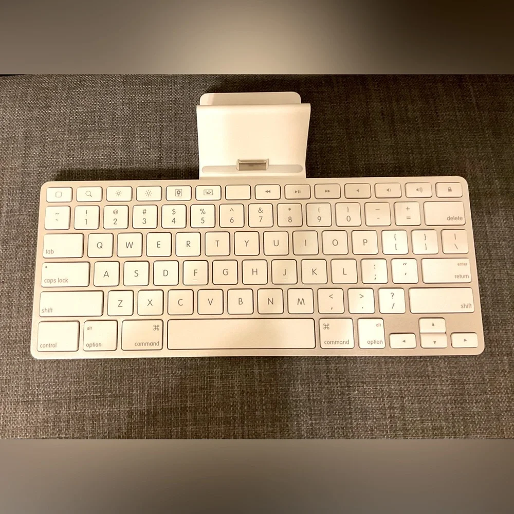 Apple Keyboard Model A 1359 IPad Keyboard Dock (note wider charging port)
